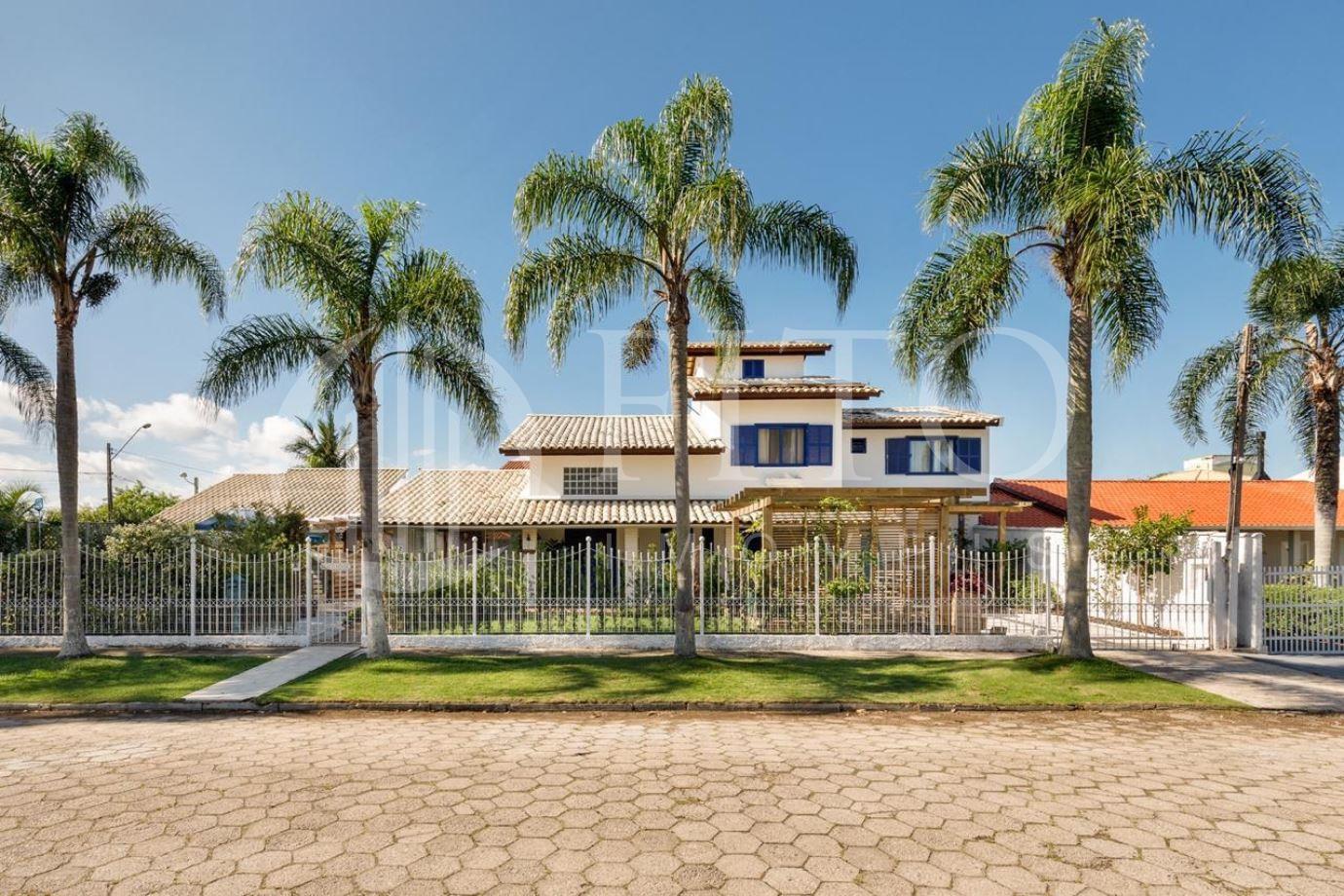 Daniela | Casa 5 quartos, sendo 5 suites - Fito Imóveis