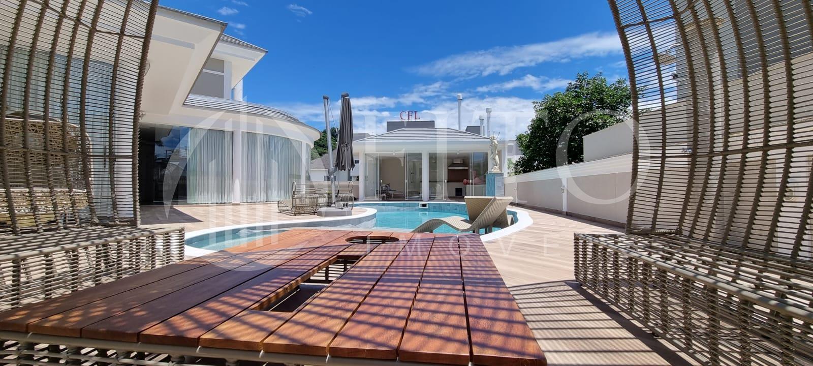 Jurerê Internacional | Casa 8 quartos, sendo 6 suites - Fito Imóveis