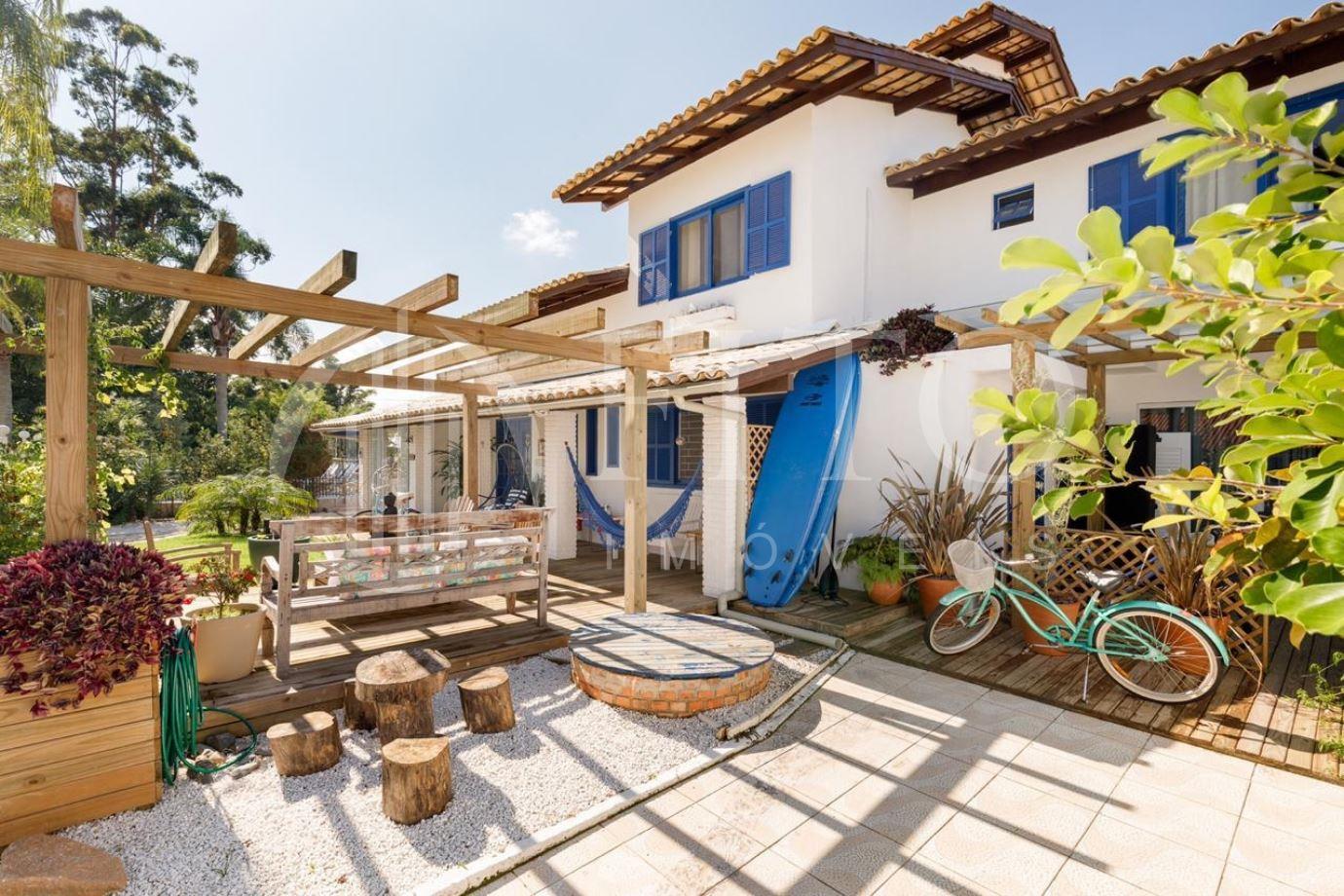 Daniela | Casa 5 quartos, sendo 5 suites - Fito Imóveis