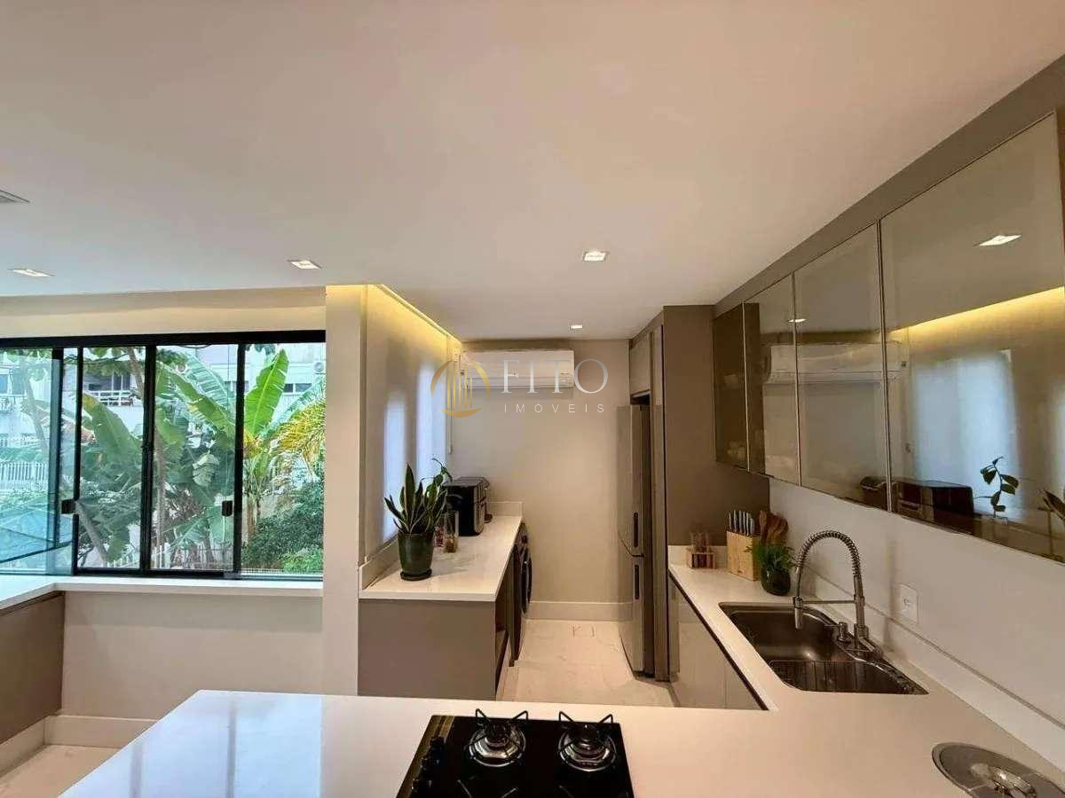 Apartamento à venda, com 2 quartos, a 400m do mar de Jurerê! - Fito Imóveis