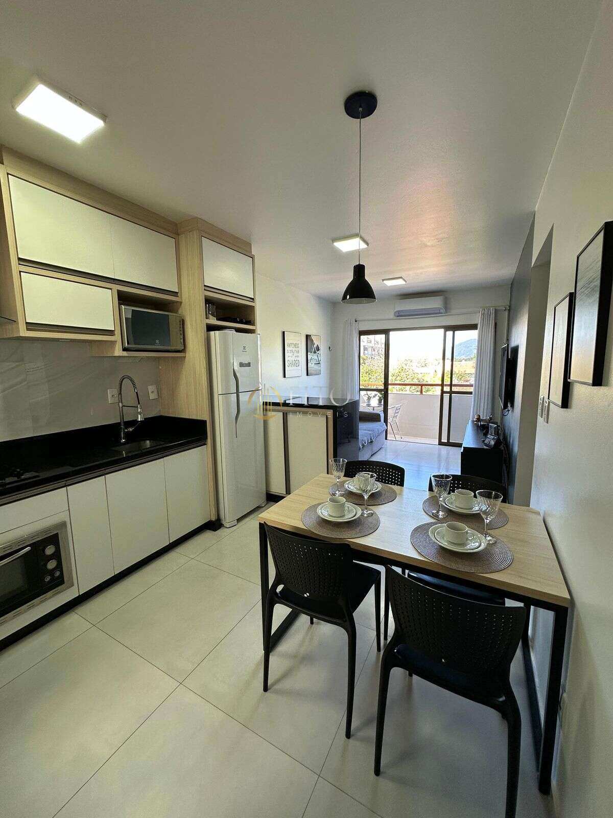 Excelente Apartamento Mobiliado com 2 Dormitórios em Canasvieiras – Próximo ao Trapiche - Fito Imóveis