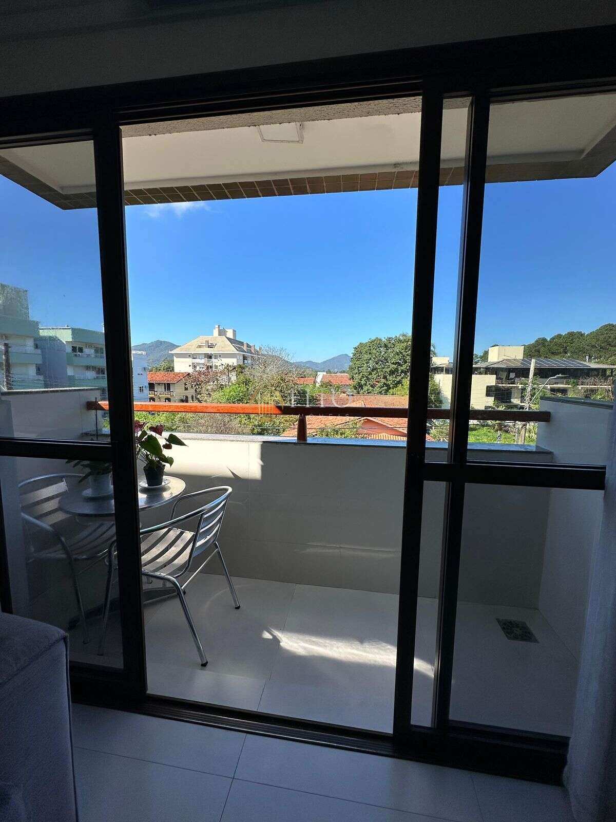 Excelente Apartamento Mobiliado com 2 Dormitórios em Canasvieiras – Próximo ao Trapiche - Fito Imóveis