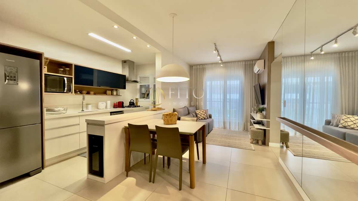 Apartamento à venda em Jurerê, 50m do mar, com 2 quartos, 85m². - Fito Imóveis