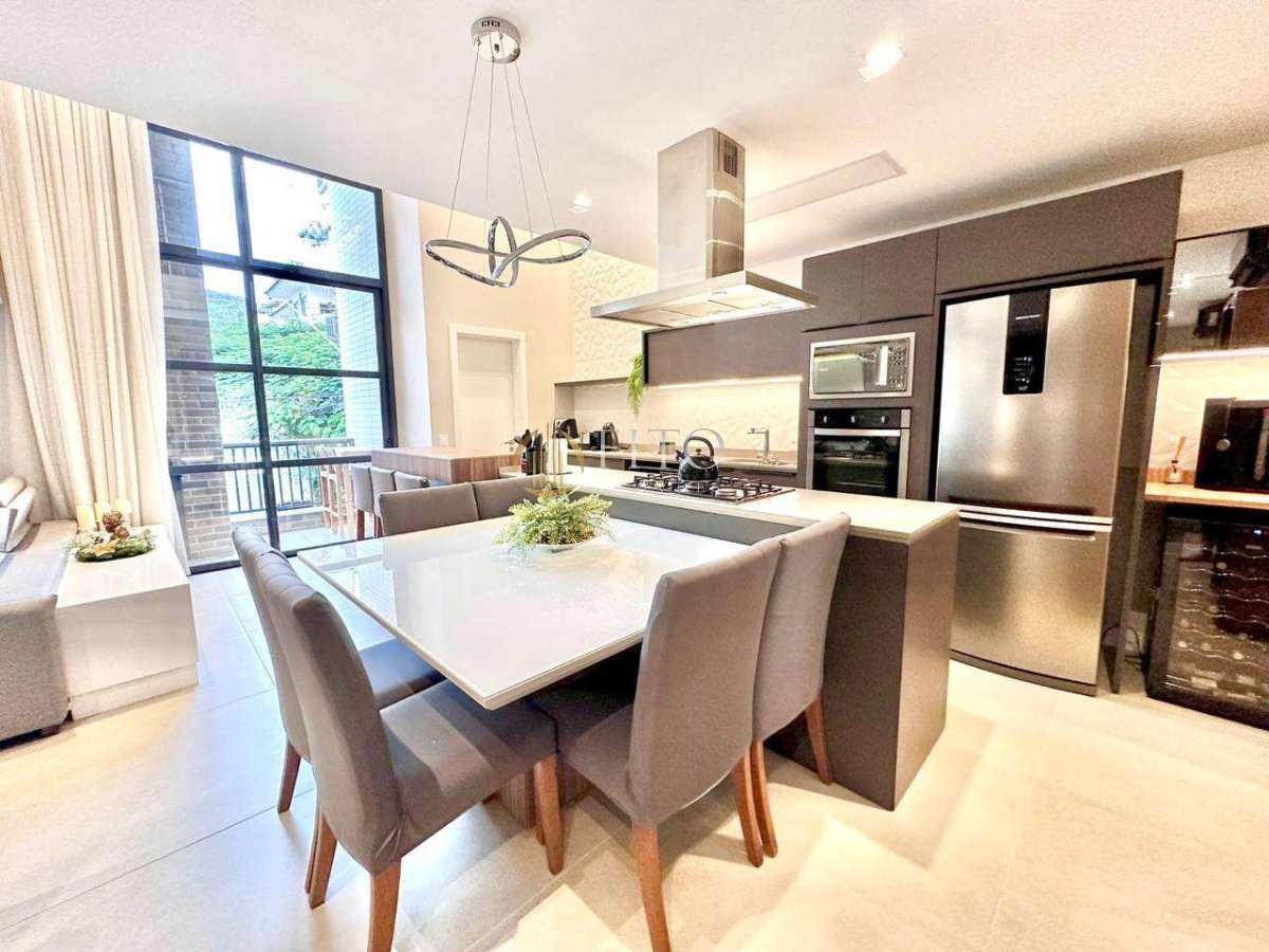 Apartamento à venda em Jurerê, com 3 Suítes, 135m², 250 metros do Mar - Fito Imóveis