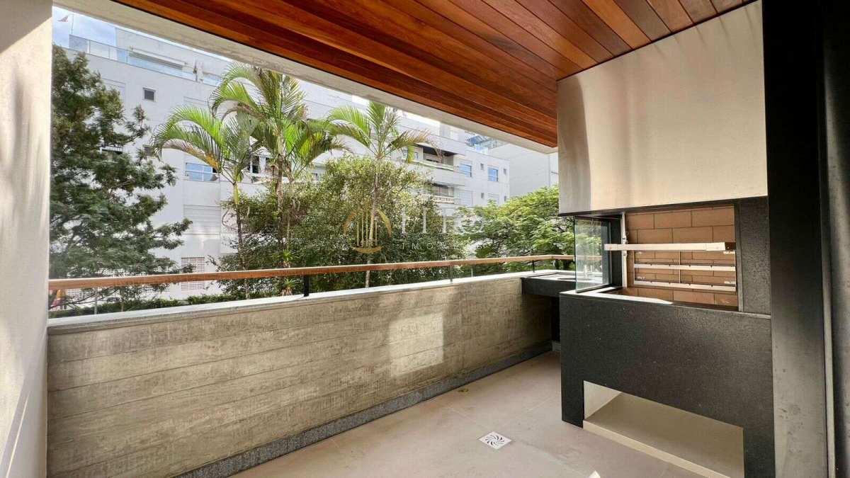 Apartamento com 4 Suítes à Venda em Jurerê | 210m² | 100m da Praia | 3 Vagas - Fito Imóveis