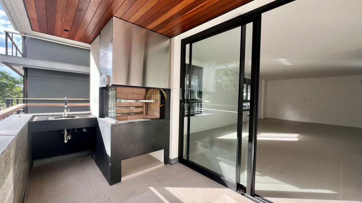 Apartamento com 4 Suítes à Venda em Jurerê | 210m² | 100m da Praia | 3 Vagas - Fito Imóveis