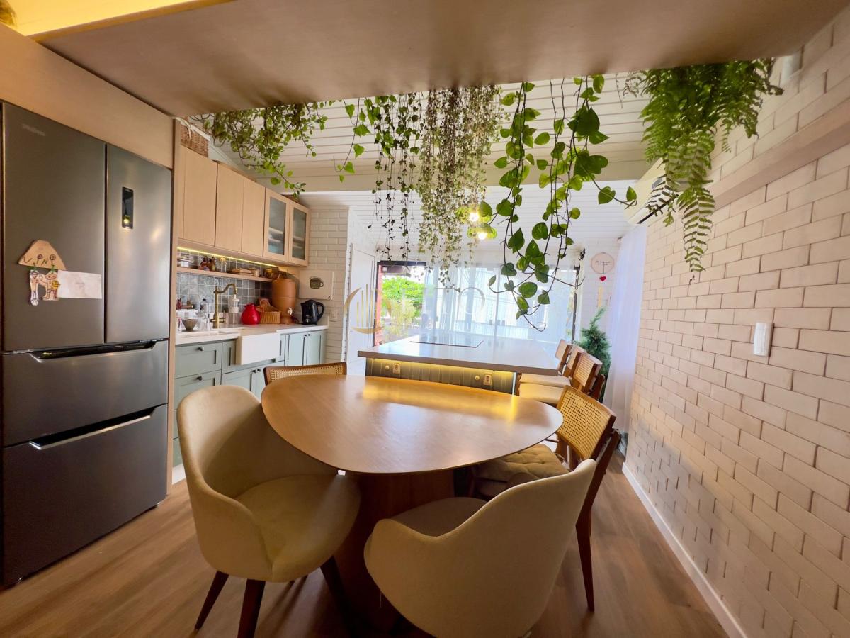 Apartamento com 2 quartos na Quadra do Mar, à venda em Florianópolis, Jurerê - Fito Imóveis