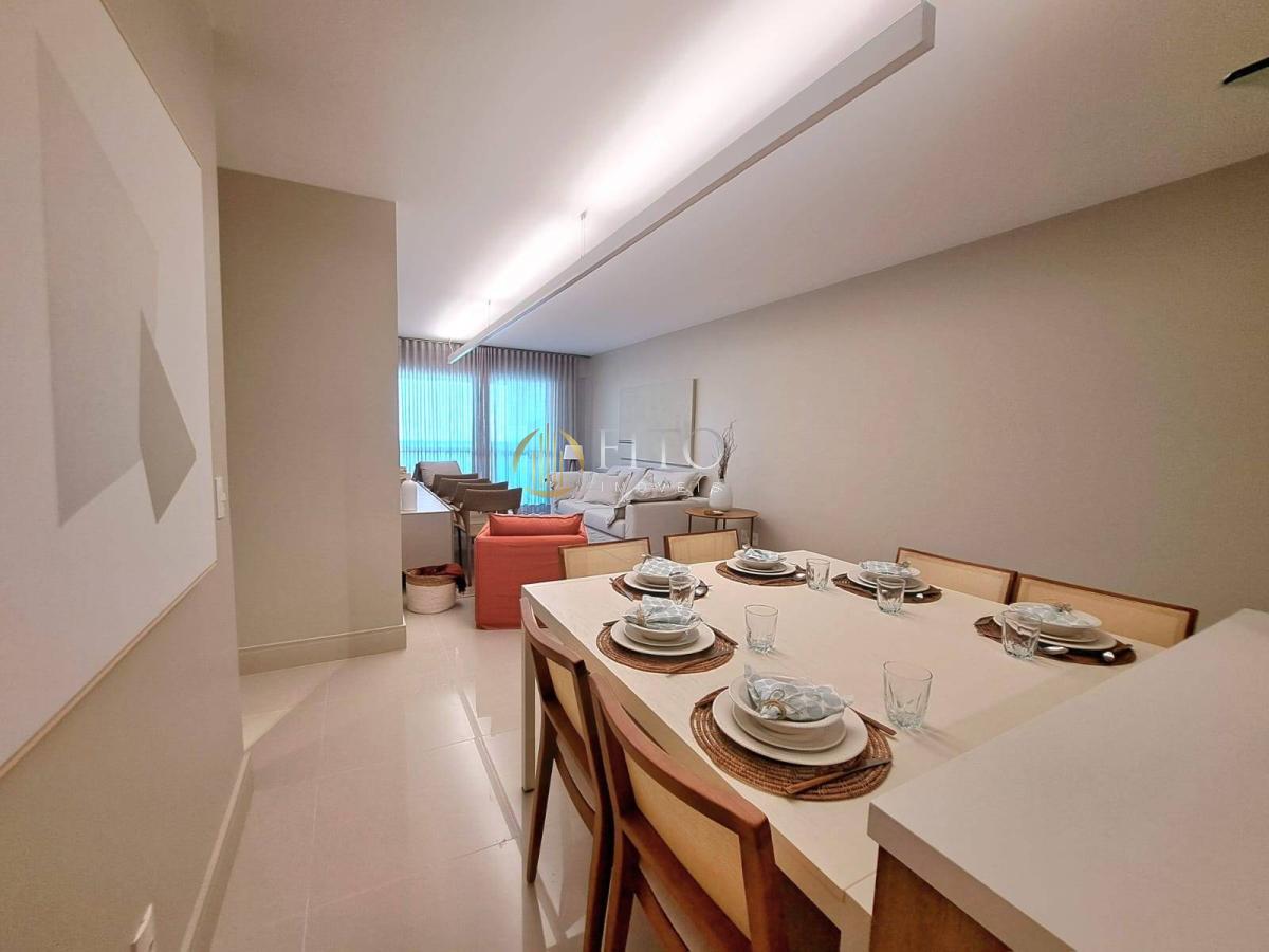 Apartamento decorado pé na areia de quatro quartos. - Fito Imóveis