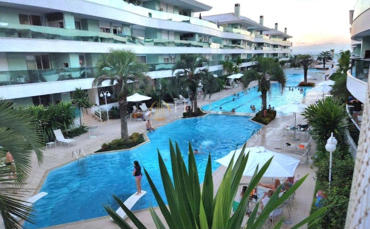 Apartamento decorado pé na areia de quatro quartos. - Fito Imóveis