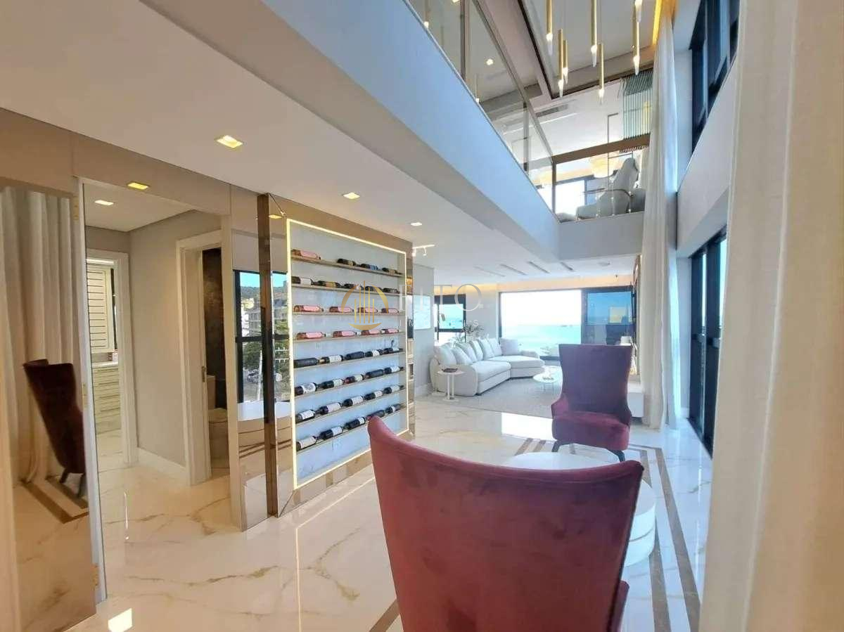 Luxo e sofisticação! Apartamento duplex de 4 suítes, decorado, vista mar em Jurerê - Fito Imóveis