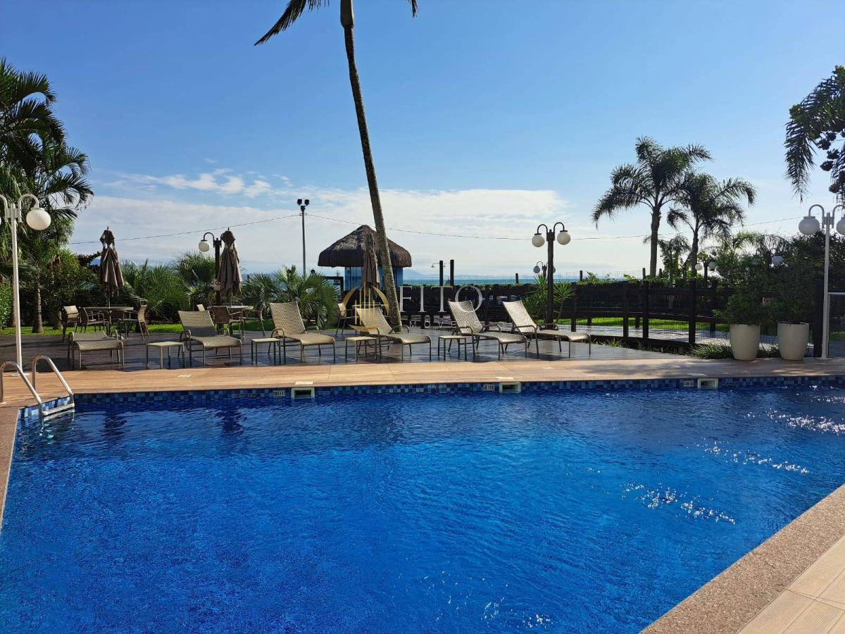 Apto alto padrão de quatro quartos pé na areia. - Fito Imóveis