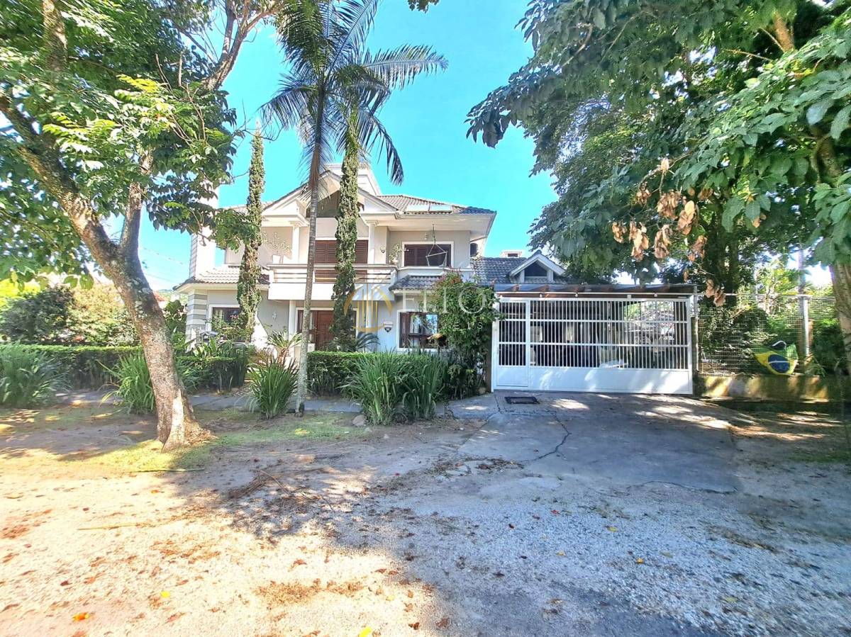 Casa à venda em Florianópolis, Jurerê, com 4 quartos, 400m² - Fito Imóveis