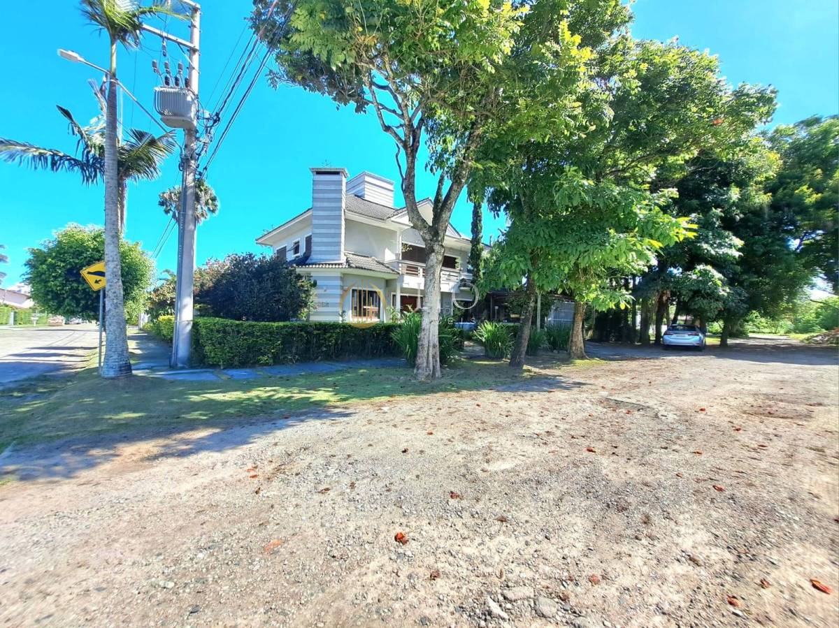 Casa à venda em Florianópolis, Jurerê, com 4 quartos, 400m² - Fito Imóveis