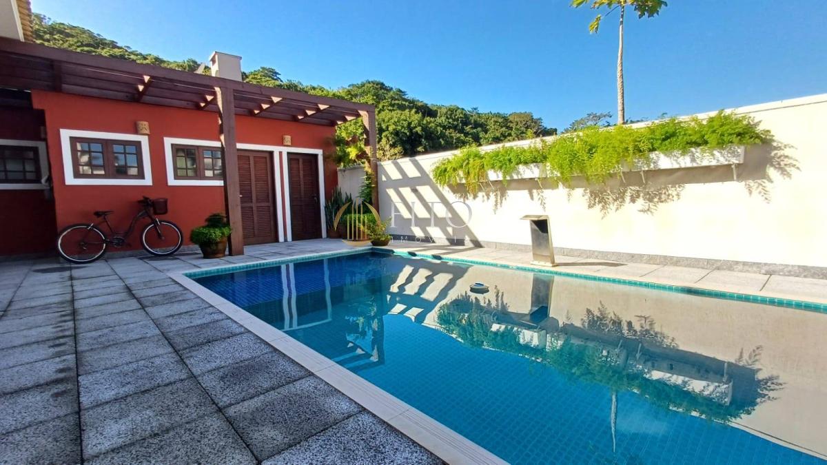 Casa com 4 suítes, 256m², à venda em Florianópolis, Cachoeira do Bom Jesus - Fito Imóveis