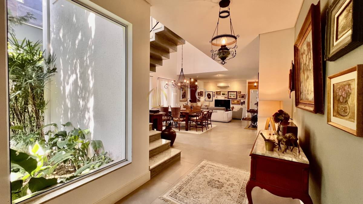 Casa de condomínio à venda em Florianópolis, Jurerê, com 3 suítes, 300m² - Fito Imóveis