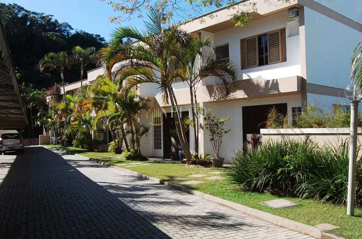 Casa geminada à venda em Florianópolis, Jurerê, com 2 quartos, 73m²