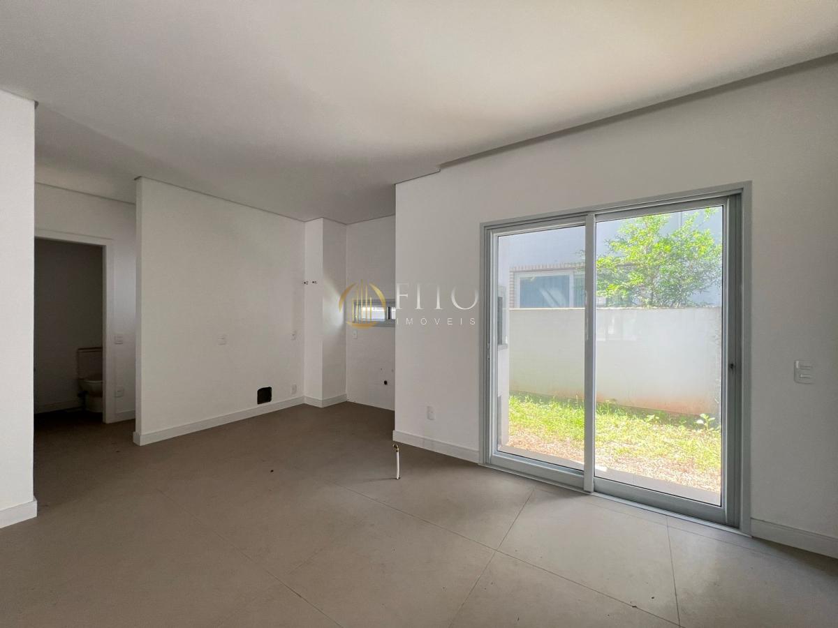 Casa geminada com 4 suítes, 184,15m², à venda em Florianópolis, Jurerê Internacional - Fito Imóveis