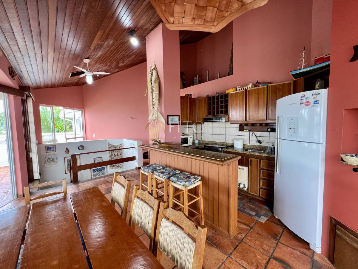 Cobertura com Vista Deslumbrante para o Mar em Ponta das Canas! - Fito Imóveis