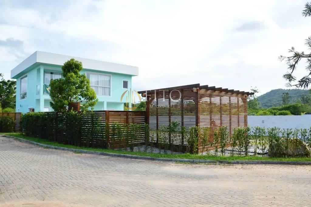 Linda casa em condomínio fechado com piscina em Canajurê. Oportunidade - Fito Imóveis