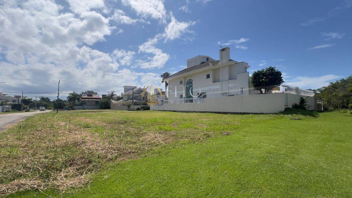 Terreno à venda em Florianópolis, Jurerê, 450m² - Fito Imóveis