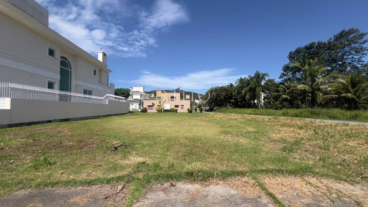 Terreno à venda em Florianópolis, Jurerê, 450m² - Fito Imóveis